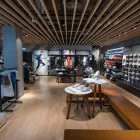 Företag 2 bild NIKE STORE Skor, Skotillbehör - Detaljister i Stockholm