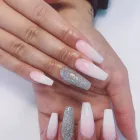 Företag 15 bild TIPS TO TOES - NAGELSALONG VÄSTERÅS i Västerås U